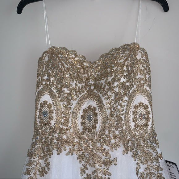 Say Yes to the Prom Strapless Embellished Ballgown Ivory Size 7 $199 - Picture 9 of 9